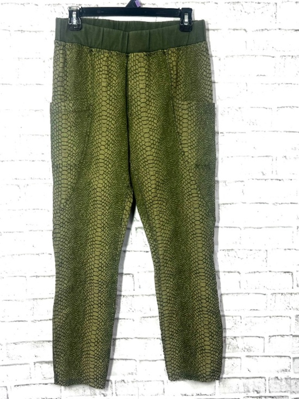 |•XCVI•| Green Snakeskin Print Pants Side Pockets Size Medium
